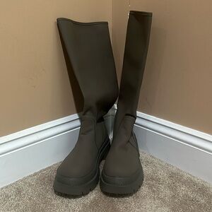 Gray stylish boots never been worn